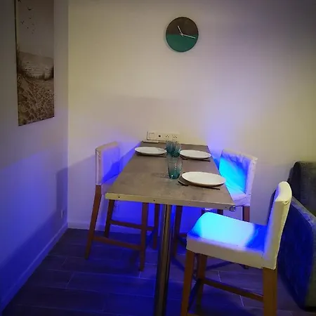 Apartment Avec Piscine Et Garage Proche Et Commerces